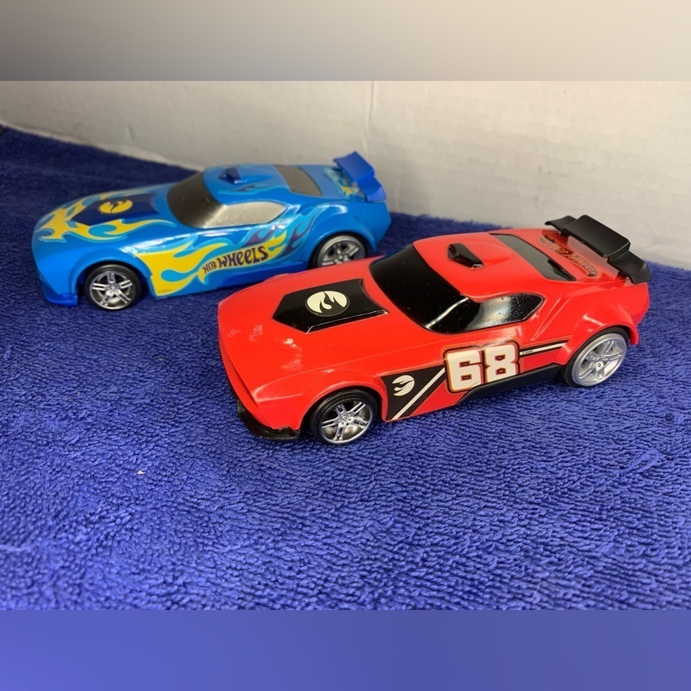 Hot Wheels Pull Back Racers, Red Fast Fish, Kids Toys for Ages 3 Up Gifts - Picture 2 of 9
